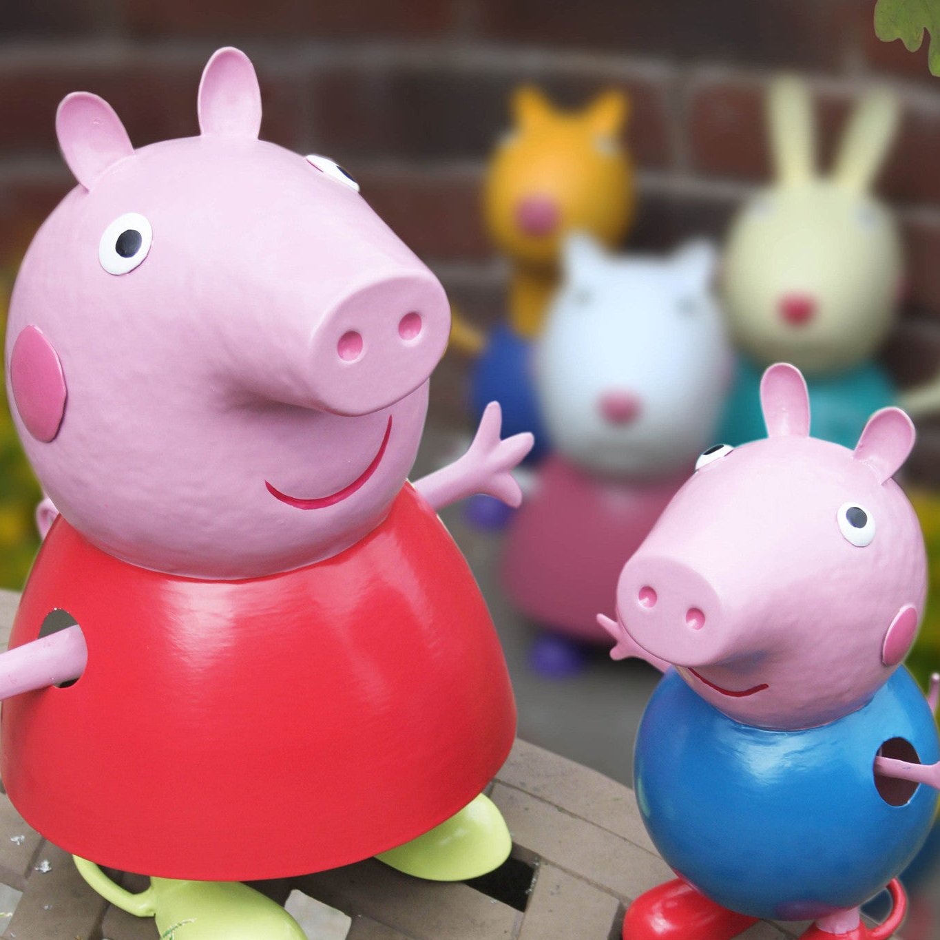 Peppa Pig & Friends Officially Licensed Indoor Outdoor Metal Ornament Kids