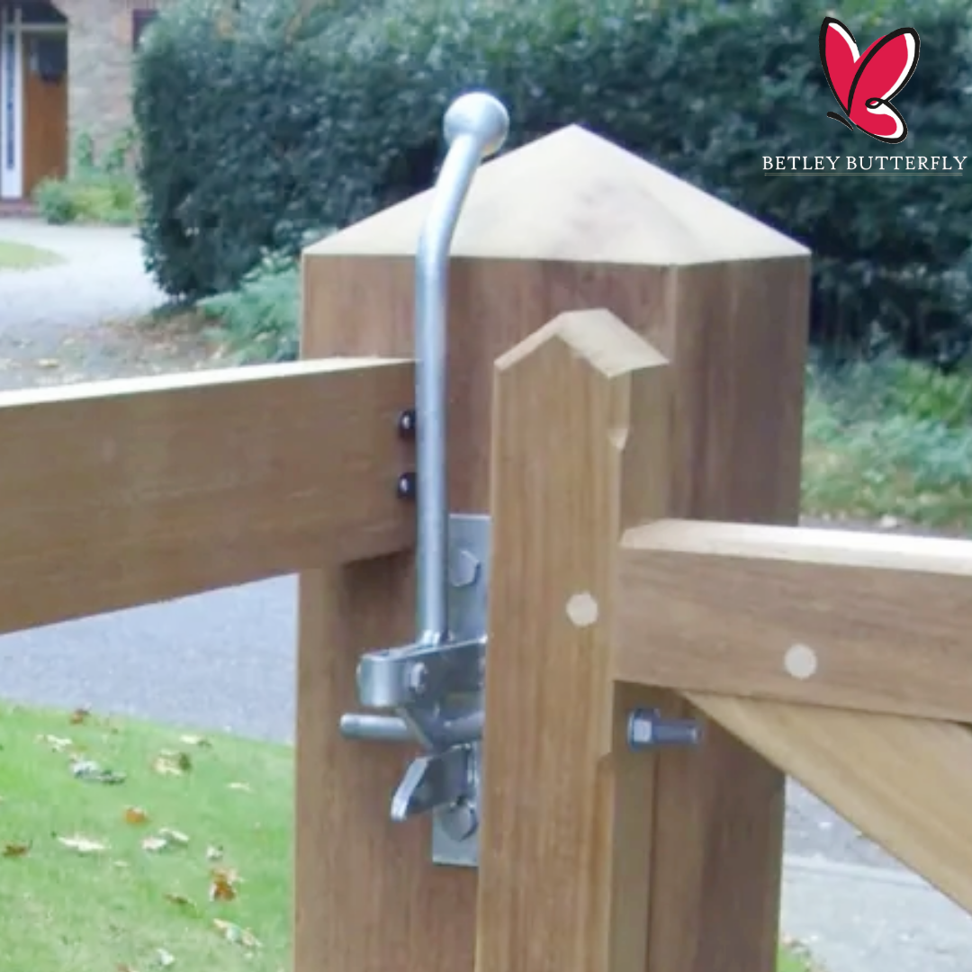 Hunting Type Self-Locking Auto Gate Catch Kit with Cranked Striker Galvanised