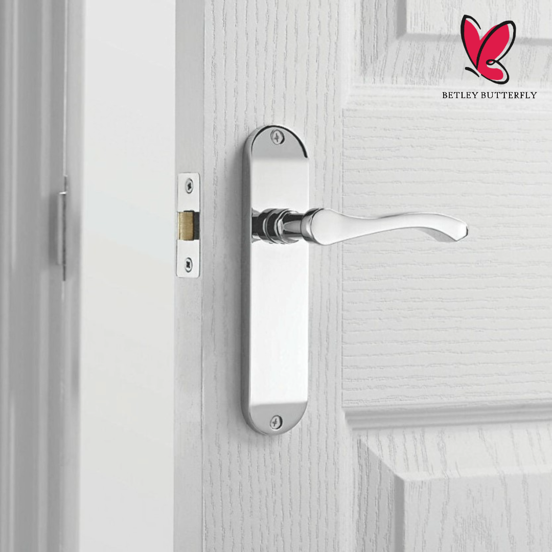 Poignées de porte Cadenza sur plaque arrière Poignée à loquet à volutes chromée