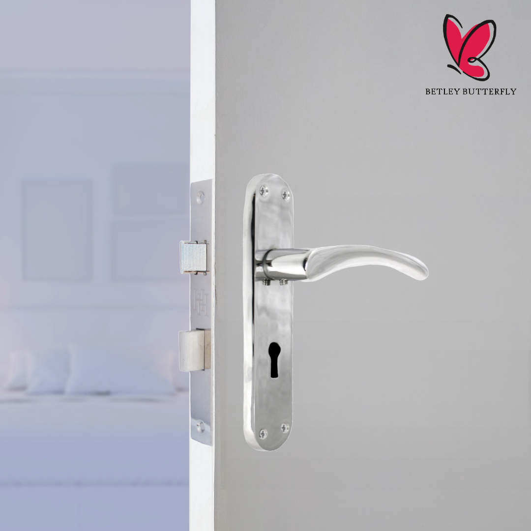 Poignées de porte Monja Astrid à levier arqué, serrure à clé en chrome poli