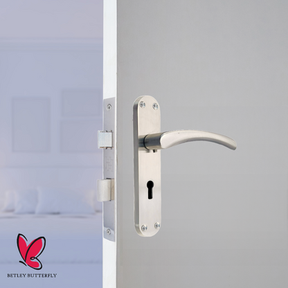 Poignées de porte Monja Astrid à levier arqué avec serrure à clé satinée