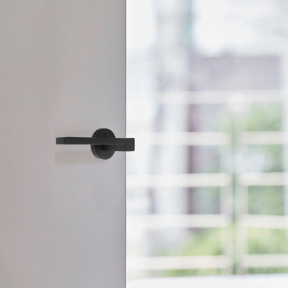 Poignée de porte UNO-3 moderne noire mate à levier sur rosace pour portes intérieures + loquet de 64 mm