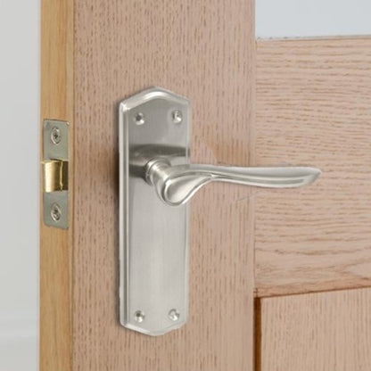 Poignées de porte SATIN Stellar Latch Set Plaque arrière profilée avec loquet tubulaire