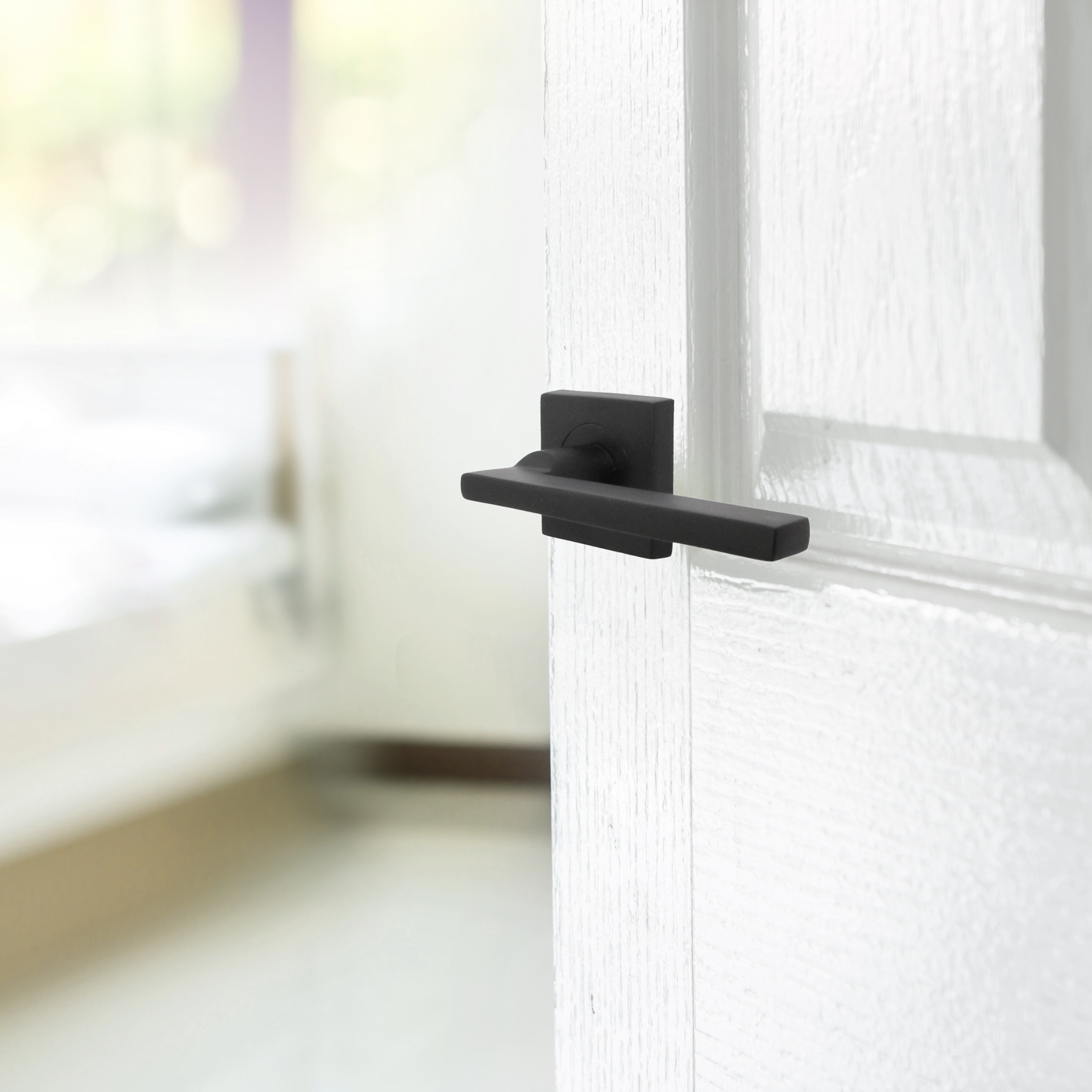 Poignée de porte UNO noire mate à levier sur rosace carrée, loquet intérieur, poignées de portes en bois