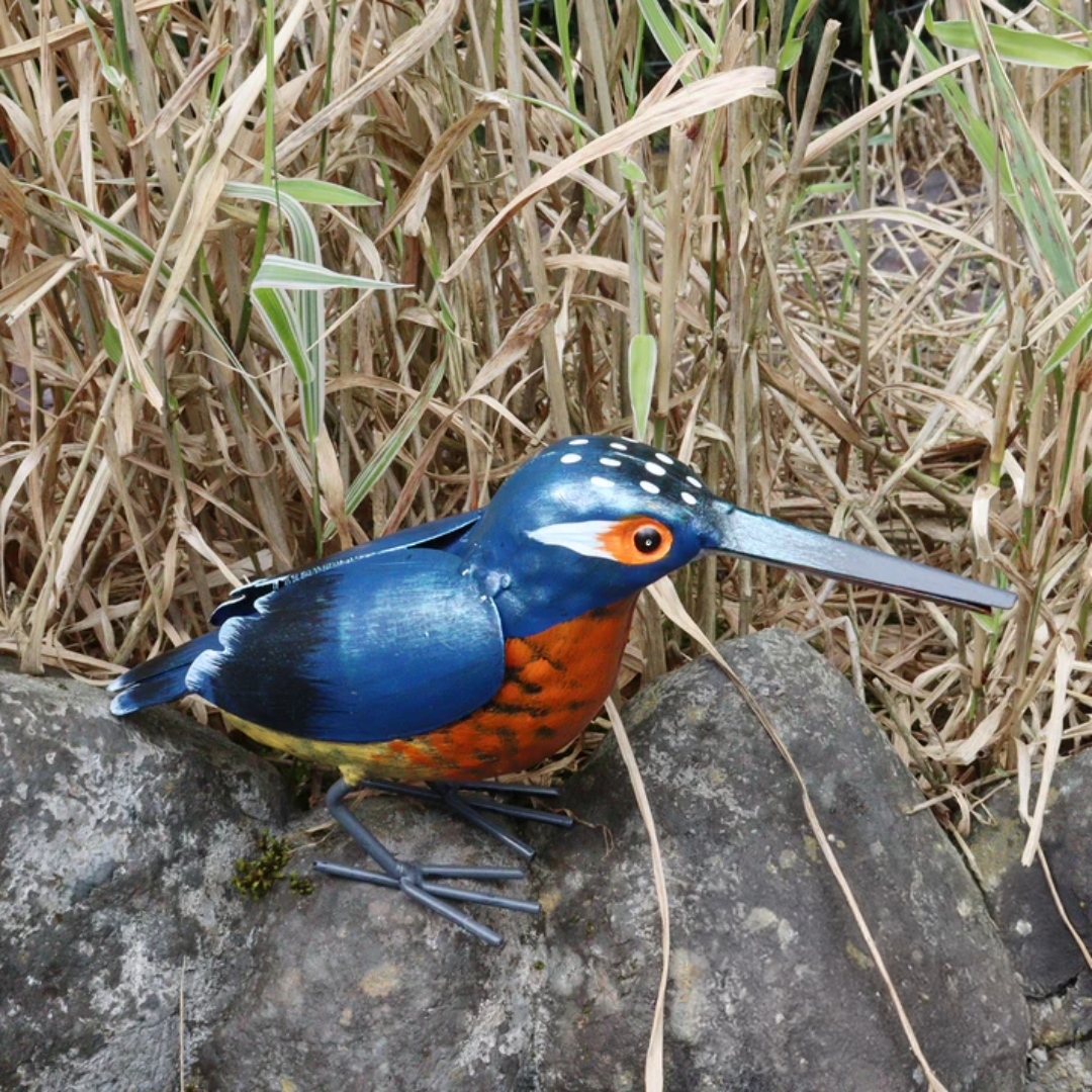 Sculpture d'oiseau martin-pêcheur en métal – Décoration de jardin peinte à la main