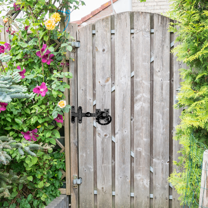 Loquet de portail à anneau torsadé carré Fleur de Lys noir antique 200 mm Garden Cottage
