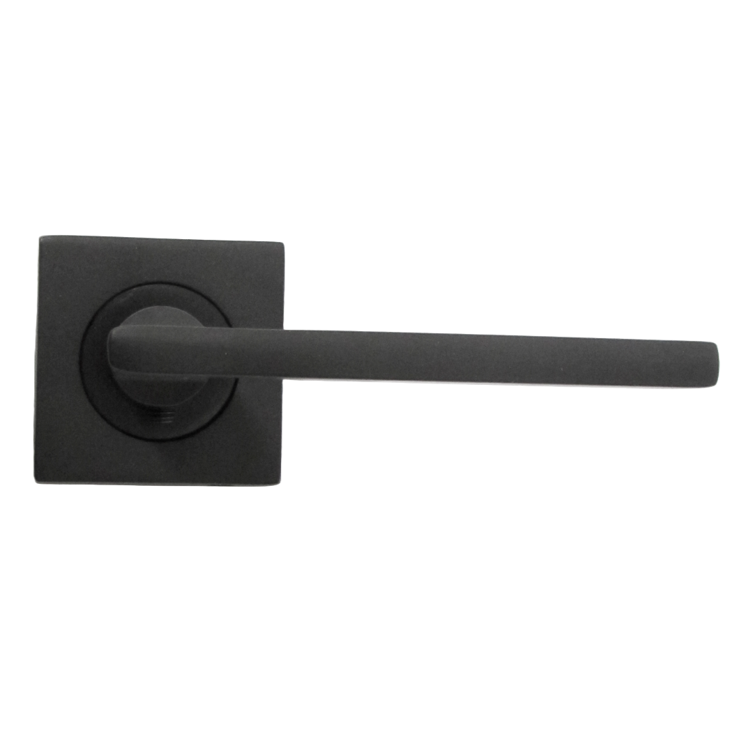 Poignée de porte UNO noire mate à levier sur rosace carrée, poignées intérieures en bois + loquet et charnières de 64 mm