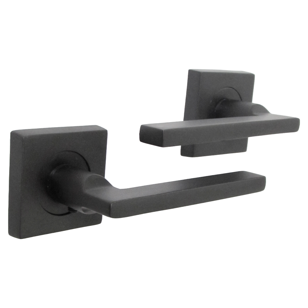 Poignée de porte UNO noire mate à levier sur rosace carrée, poignées intérieures en bois + loquet et charnières de 64 mm