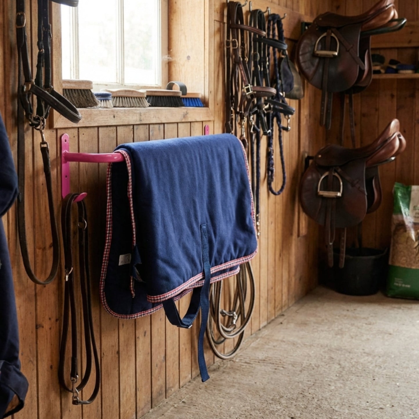 Marketplace JPG companion for Perry Equestrian Rug Rail Horse Stable Yard Tack Room Accessories Colours